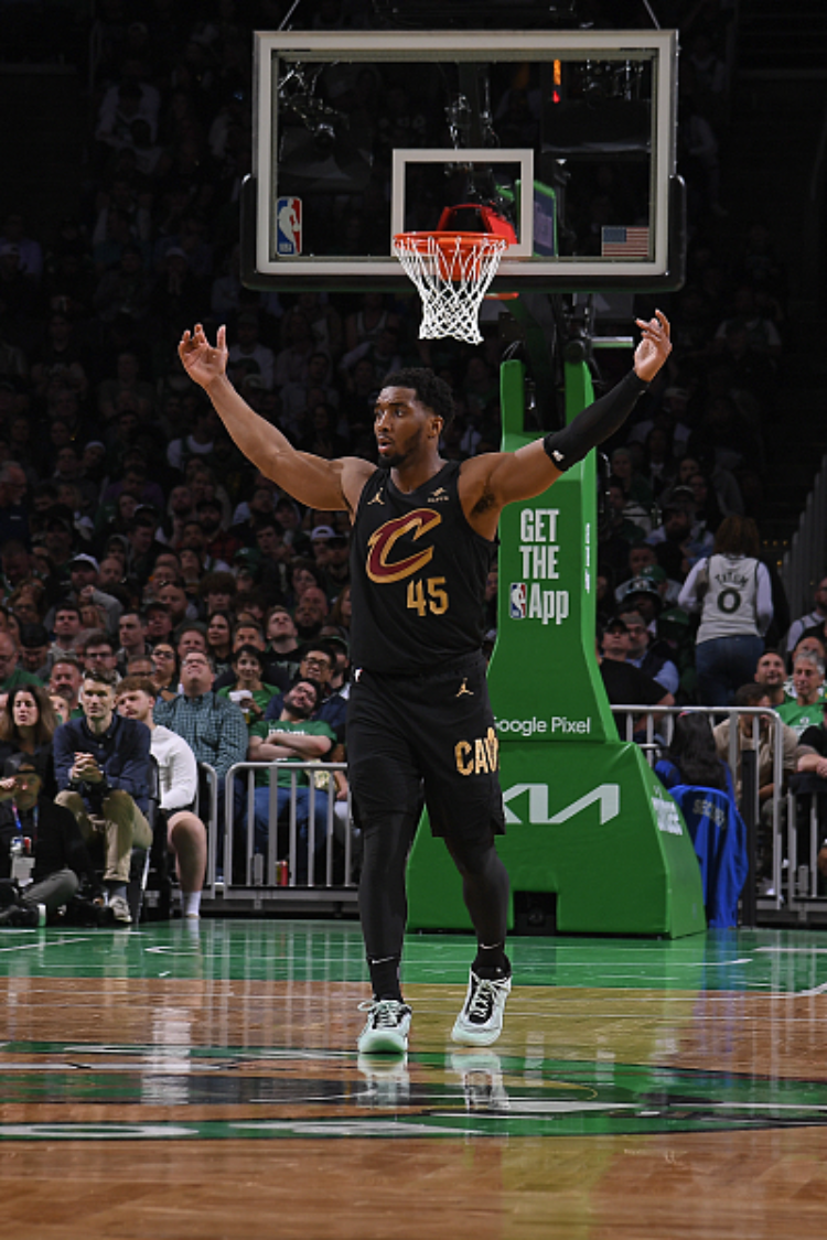 开云体育登录-希腊男篮绝地反击国王，米切尔绝境逆转